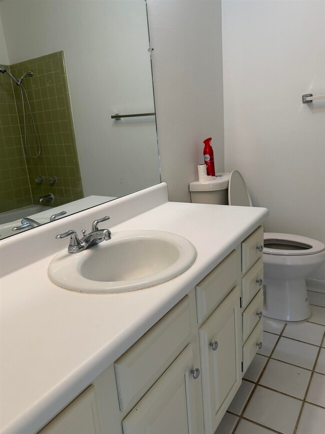 Building Photo - 1932 Shady Oaks Dr