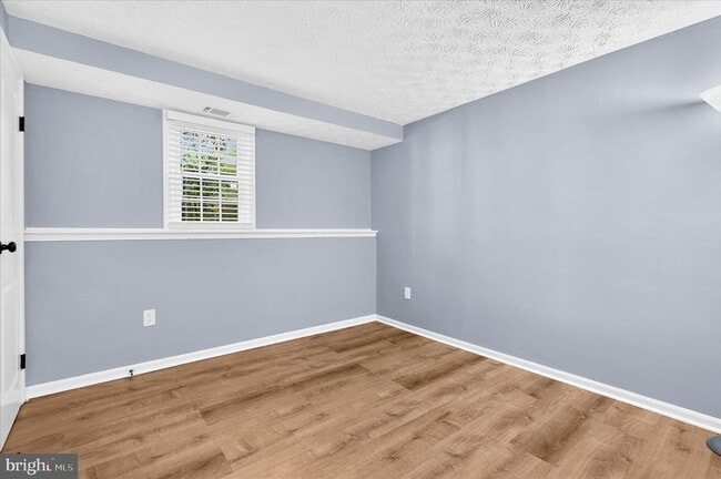 Building Photo - 696 Southern Hills Dr