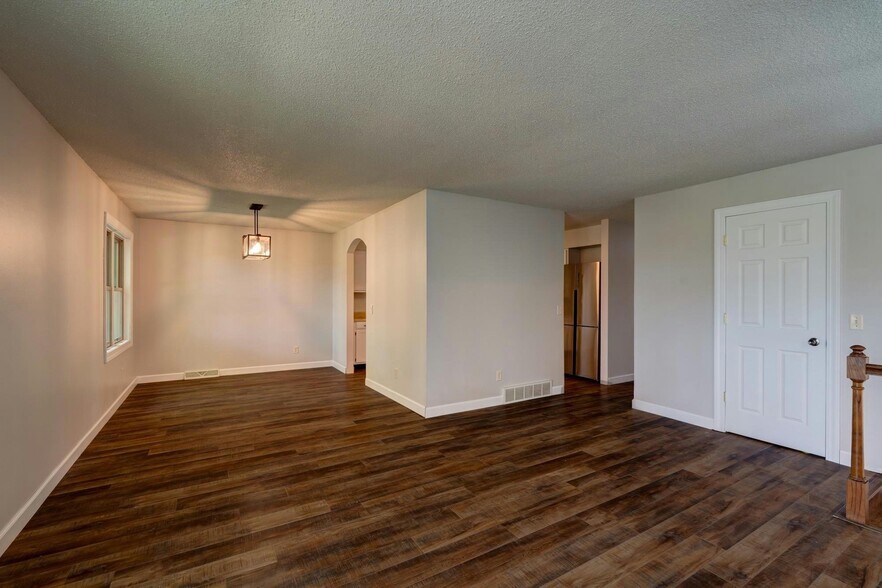 Building Photo - 390 Columbus Ct