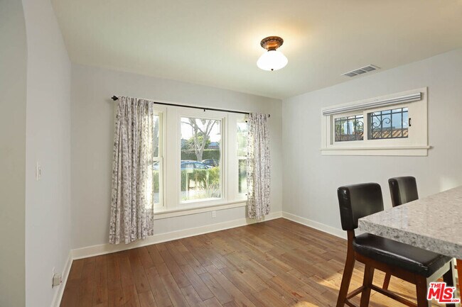 Building Photo - 752 N Las Palmas Ave