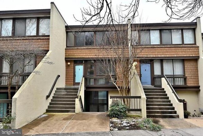 Building Photo - 2212 S Randolph St