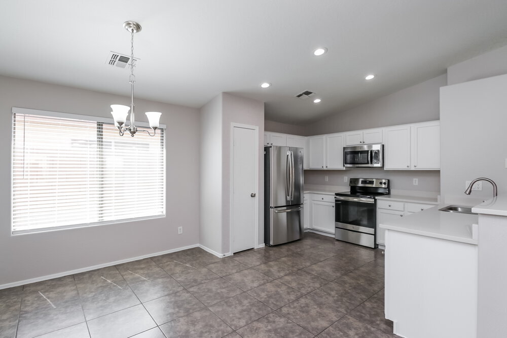 Building Photo - 5727 S 17th Ave