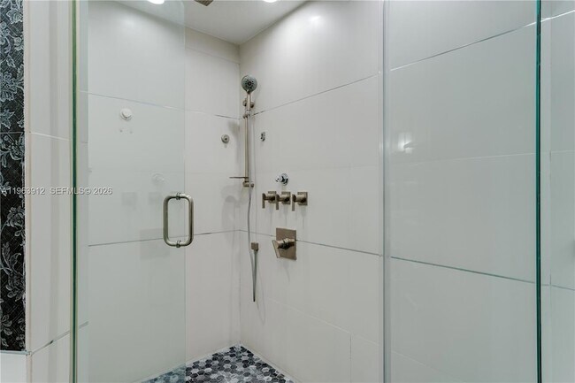 Building Photo - 7044 NW 115th Ct