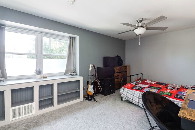 Building Photo - 21S S Fernwood Dr