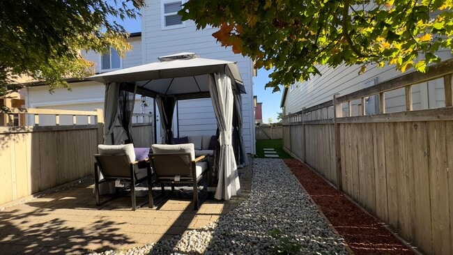 Building Photo - Outdoor Oasis 3 Bedroom Home in Horizon Pointe - Available Jan 1st