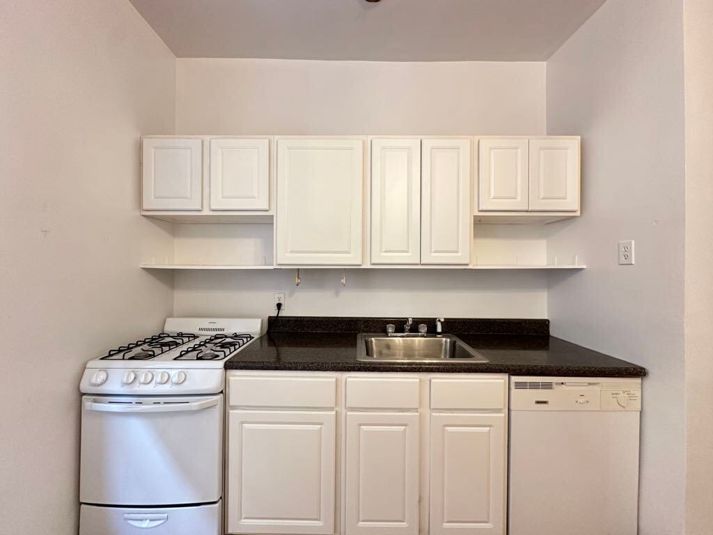 Building Photo - 1016 Dempster St