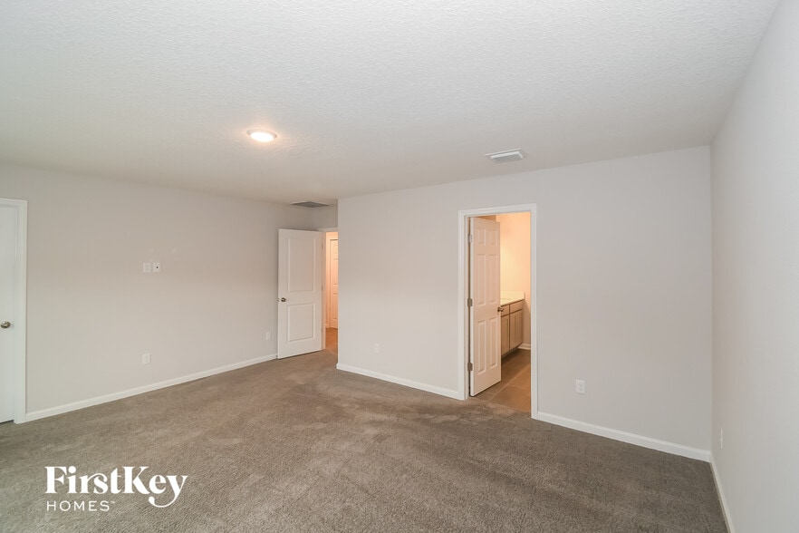 Building Photo - 529 Chandler Dr