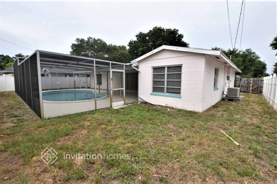 Building Photo - 2324 61st Way N