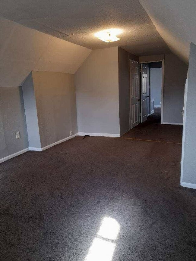 Building Photo - 1814 E 68th St