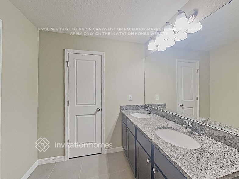 Building Photo - 5004 San Palermo Dr