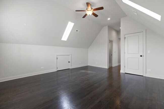 Primary Photo - 2 bedroom in Chicago IL 60618