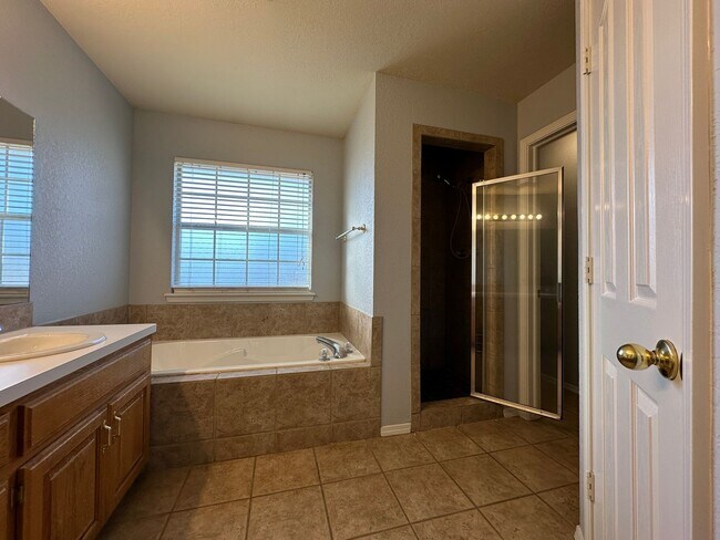 Building Photo - Gorgeous Brick Home for Rent! - 3 Bedroom, 2 Bath, 2 Car garage - 1,797 sf