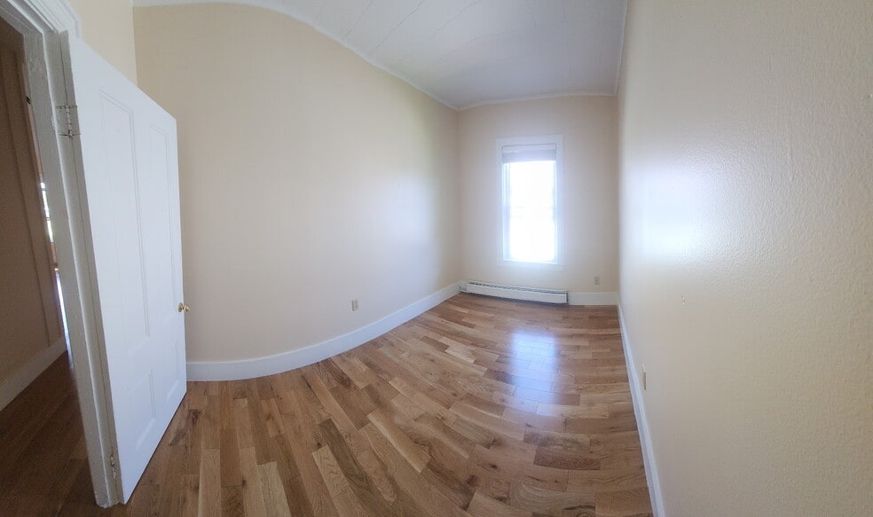 Building Photo - 21 Loomis St