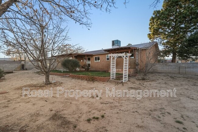 Building Photo - 1700 Gschwind Pl SW