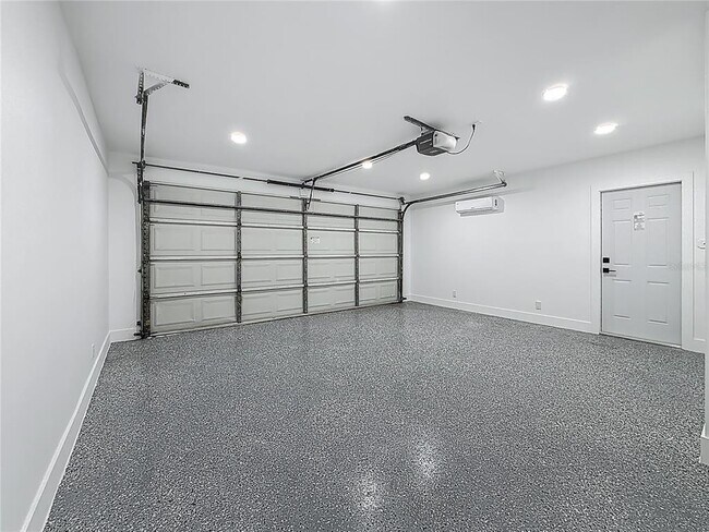 Building Photo - 1900 Sandpiper Dr