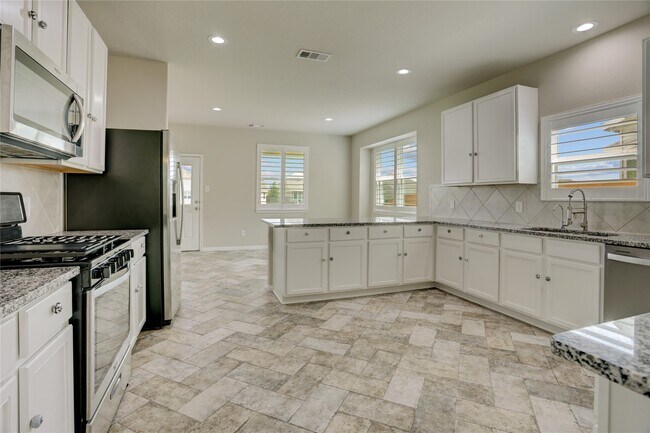 Building Photo - 24722 Allori Ct