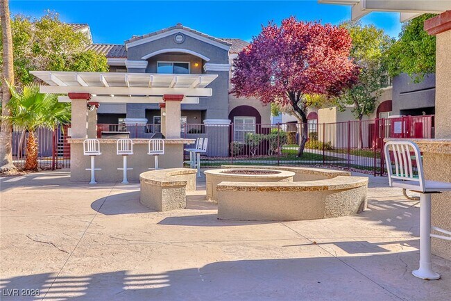 Building Photo - 5055 W Hacienda Ave