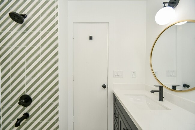 Building Photo - 6914 Evergreen St