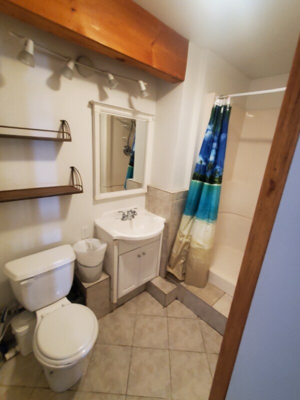 Building Photo - 300 Camelot Shore Dr