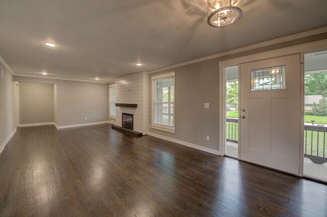 Building Photo - 4413 N Grand Ave