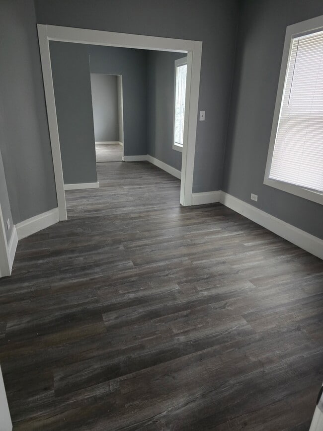 Building Photo - 204 Harrison St