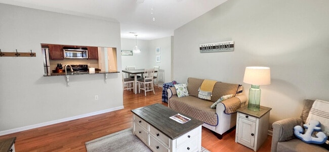 Building Photo - 2421 Beachview Dr