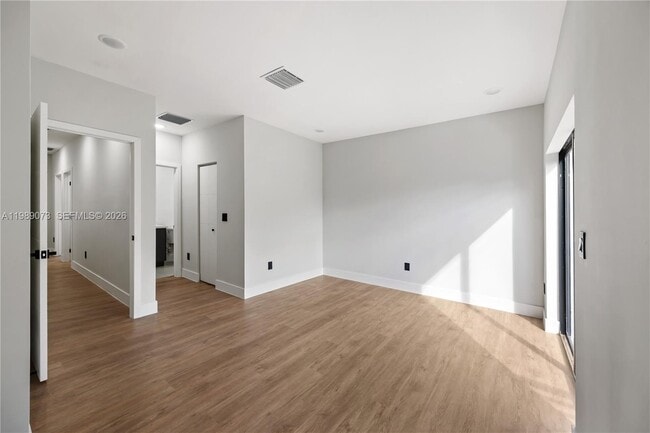 Building Photo - 122 NW 5th Ave