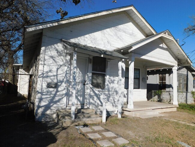 Building Photo - Cozy & Convenient Living in San Antonio’s East Side