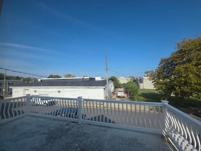 Building Photo - 346 N Delaware Ave