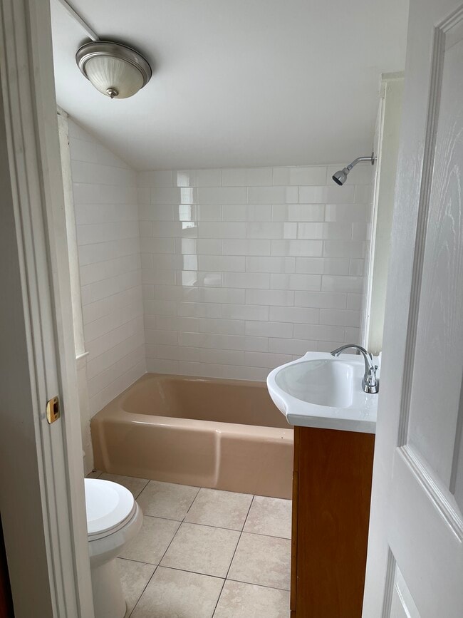 Building Photo - 68 Margerie St