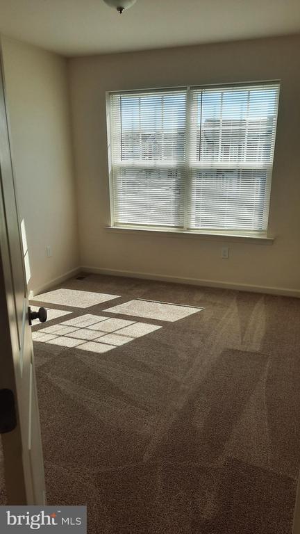 Building Photo - 723 Admiral's Quay Dr