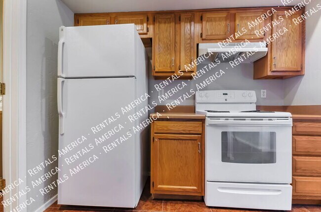 Building Photo - 1013 E Halcyon Rd