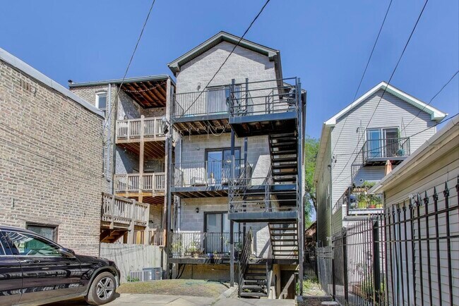 Building Photo - 2733 W Potomac Ave