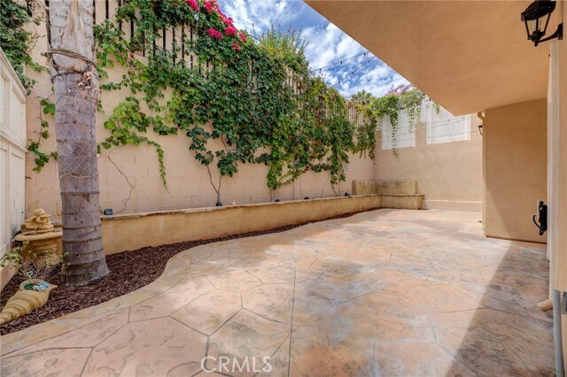 Building Photo - 525 N Lucia Ave