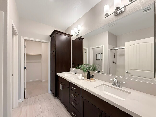 Building Photo - 262 Agustin Narvaez St