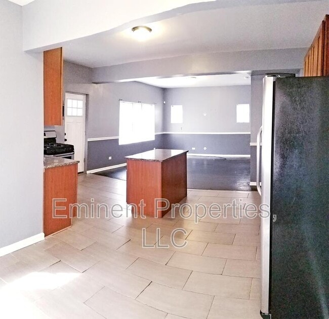 Building Photo - 7432 S Oglesby Ave