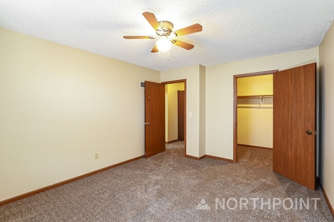 Building Photo - Radiant Unit Townhome | 2 BR/1.5BA | 1-Car Garage |