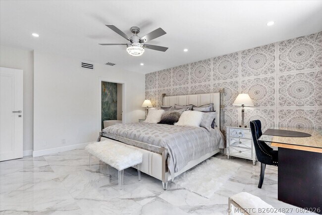 Building Photo - 207 Royal Palm Dr