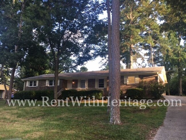 Building Photo - THIS IS A WONDERFUL.....BRICK RANCH STYLE HOME IN A GREAT NEIGHBORHOOD WITH GREAT SCHOOLS AND CLO...