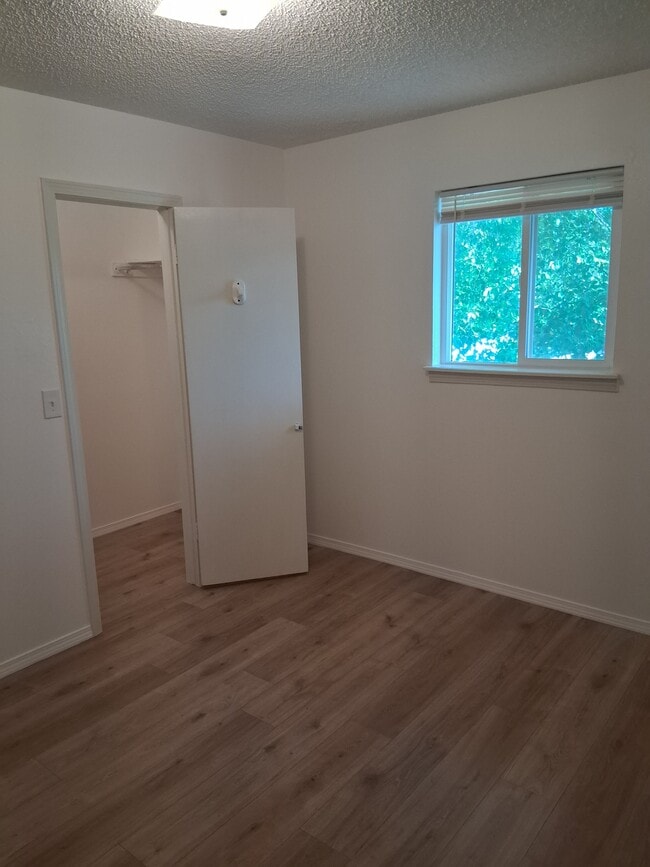 2nd bed - 1938 N 9th Ave