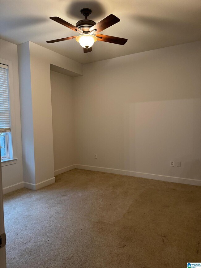 Building Photo - 1040 Broadway St