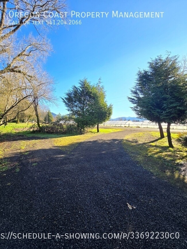 Building Photo - 1025 Wilson River Loop