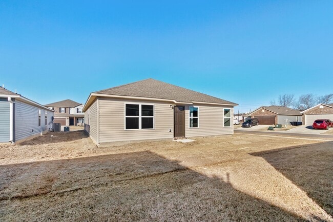 Building Photo - Brand new 3 bedroom, 2 bathroom home in Fayetteville, Arkansas