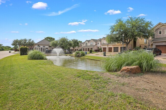 Building Photo - Stunning Townhome in Coves at Columbian Club