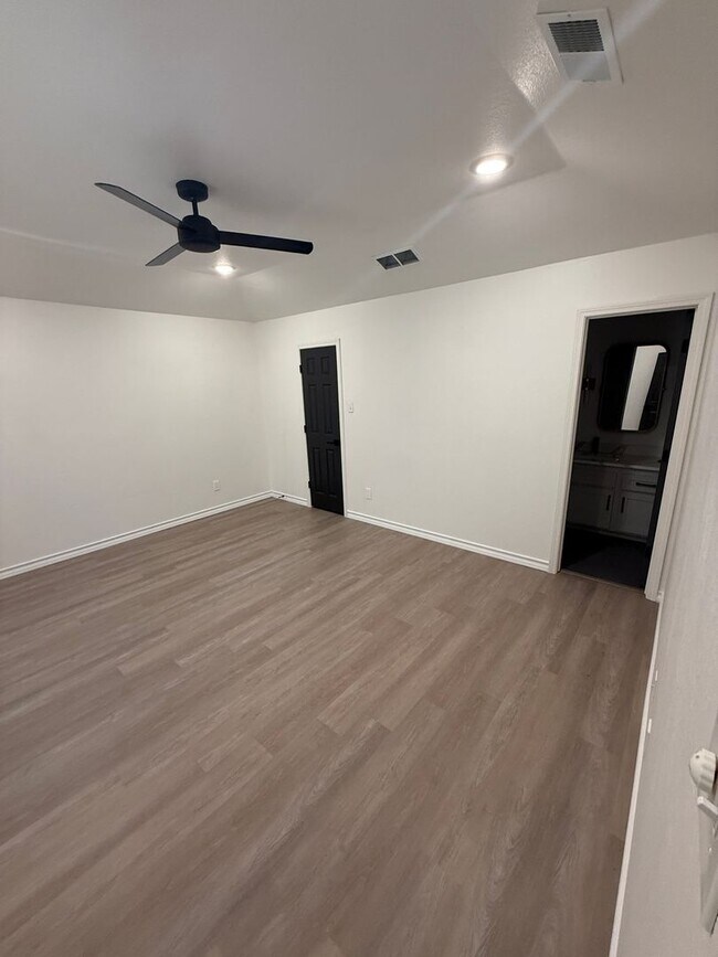 Building Photo - Luxury 3/2/2 in Cooper school district!