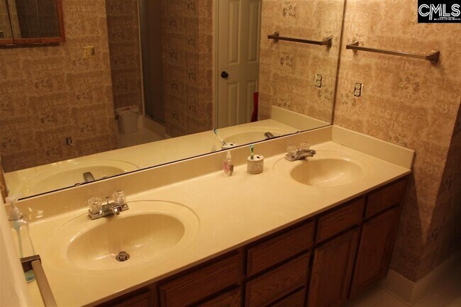 Building Photo - 107 Walden Ct