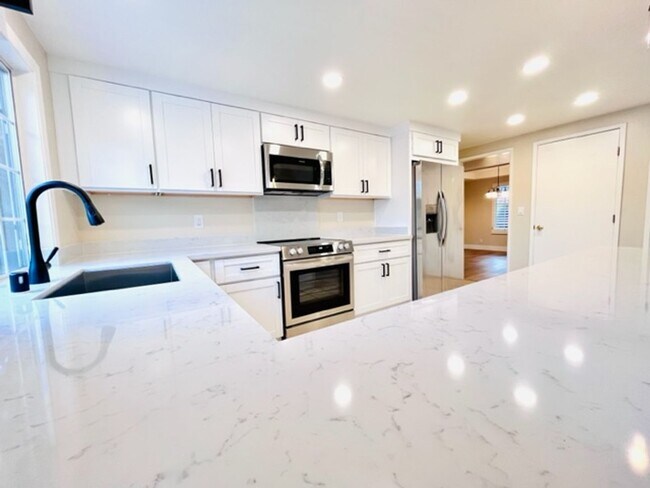 Building Photo - NEWLY RENOVATED- 4BD/2BA, Single-Family Home in Twin Creeks Area of San Ramon- Available NOW!