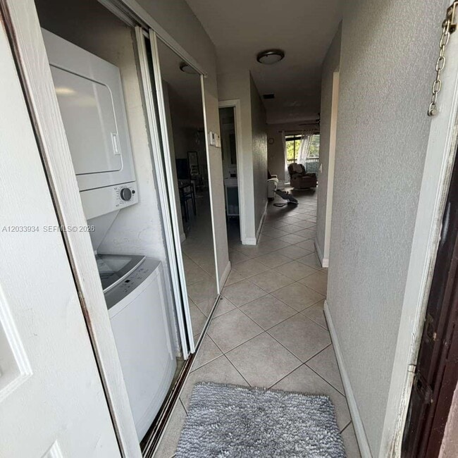 Building Photo - 940 NW 104th Ave