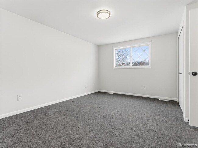 Building Photo - 38301 Murdick Dr