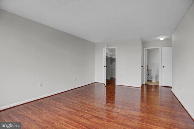 Building Photo - 4401 Roland Ave